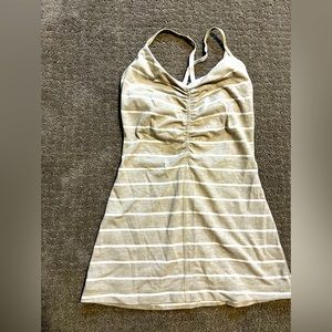 Lululemon top size 4 super cute great condition